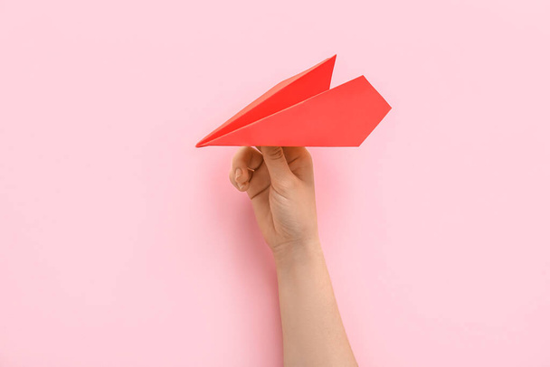 Woman with red paper plane on pink background - Foto, immagini