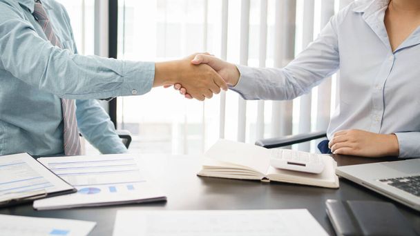 Business concept, Business colleagues shaking hands together after working successfully. - Foto, Imagem