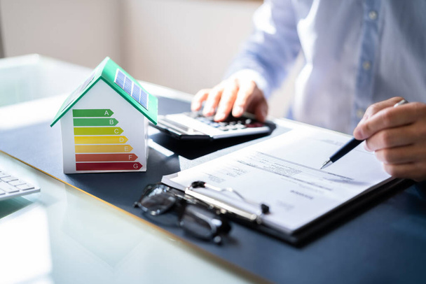 House Energy Audit. Efficient Consumption Invoice And Economy - Foto, Imagem