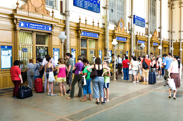 Αγοράστε το ticketst στην το διάσημο δυτικό σιδηροδρομικό σταθμό - Φωτογραφία, εικόνα