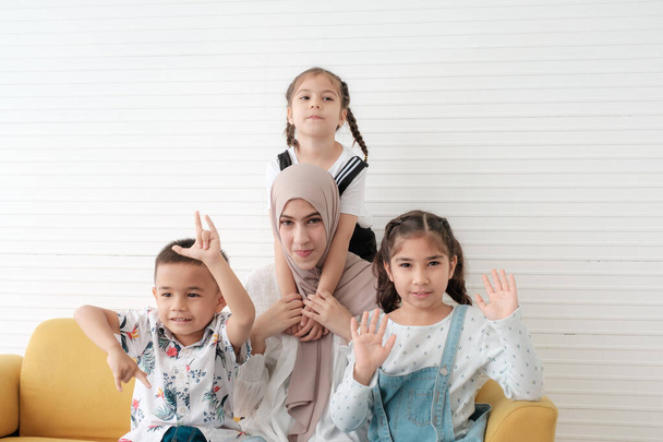 Happy Asian muslim family. - Foto, Imagen