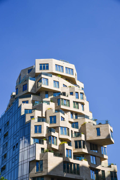 Амстердам, Нидерланды. Август 2022 года. Мбаппе строит Долину, современную архитектуру на Южном Авеню в Амстердаме. Высокое качество фото - Фото, изображение