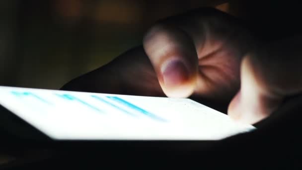 Nahaufnahme der Hände mit dem Smartphone - Filmmaterial, Video