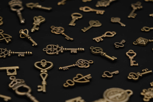 Bronze keys ornamental keys for clocks and treasure boxes with unique shapes and design - 写真・画像