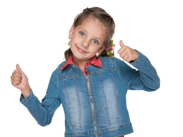 Schattig klein meisje met haar duimschroef opwaarts - Foto, afbeelding