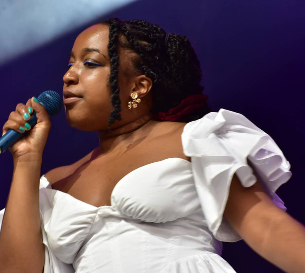 Singer and songwriter Amahla performs at the Bristol Harbour Festival. Bristol Amphitheatre. Bristol, UK. July 13 2022. - 写真・画像