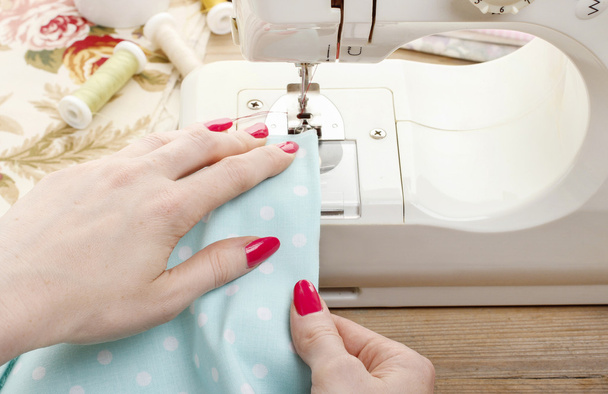 Sewing woman - Foto, afbeelding
