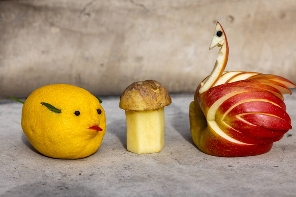 Animal-shaped decorations made of fruits and vegetables - 写真・画像
