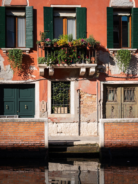 Facade of an old house in Venice (Italy), sunny day in autumn - Фото, изображение