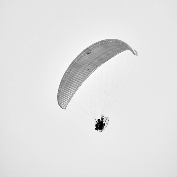 Italy; Sicily, man flying on a powered paraglider  - Foto, imagen