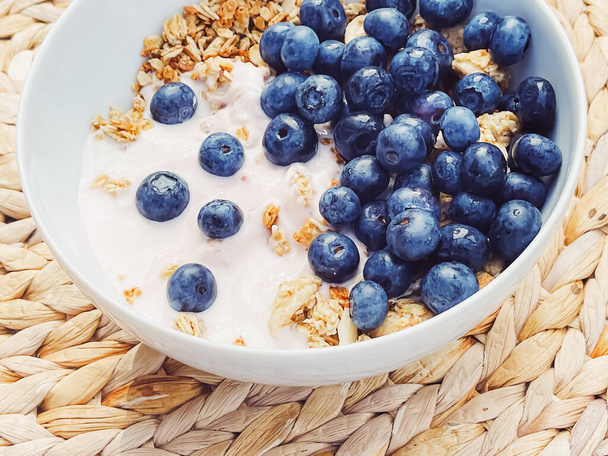 Blueberry yogurt cereal bowl as healthy breakfast and morning meal, sweet food and organic berry fruit, diet and nutrition concept - Foto, Bild