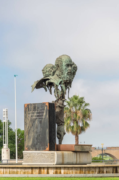 Badajoz, Spain - 09 07 2022: View at the most all time biggest three poets sculpture at Autonomy Bridge roundabout. By sculptor Luis Martinez Giraldo - Foto, Imagen