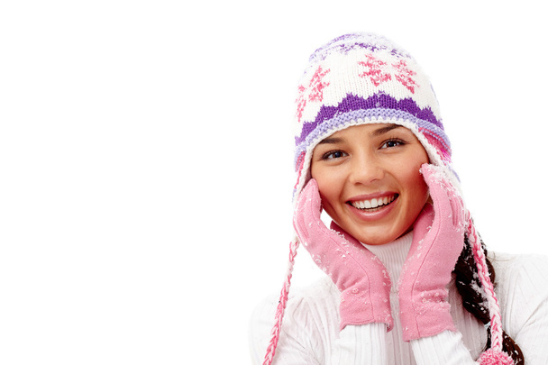 Κορίτσι στο ροζ γάντια και πλεκτό κάλυμμα - Φωτογραφία, εικόνα