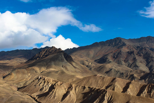Himalayan landscape in Ladakh. Its natural features consist mainly of high plains and deep valleys - Fotó, kép