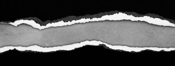 Вирізаний чорний папір на сірому фоні, простір для копіювання
 - Фото, зображення