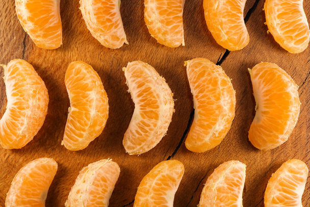 Satsuma Mandarín mandarina fruta cuña patrón de diseño (Citrus unshiu) - Foto, imagen