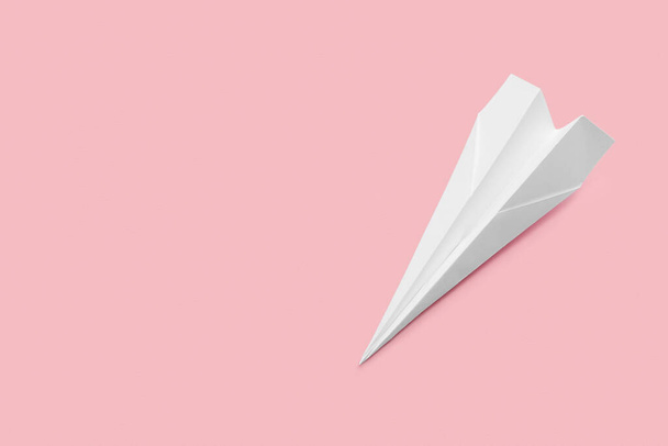 White paper plane on pink background - Valokuva, kuva