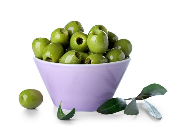 Bowl full of delicious green olives on white background - Valokuva, kuva