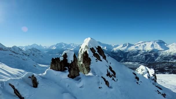 Вид на снежные горы
 - Кадры, видео