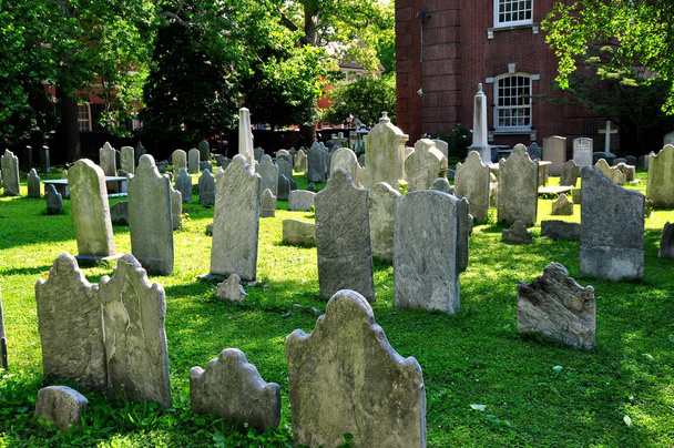 Philadelphia, PA: Pietre tombali nella vecchia chiesa di San Pietro
 - Foto, immagini