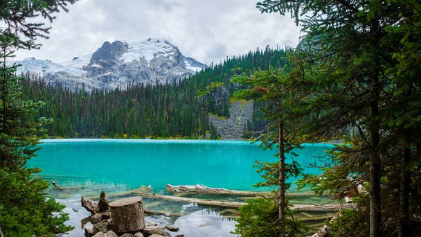 Joffre Lakes British Colombia Whistler Canada, colorful lake of Joffre lakes national park in Canada.  - Foto, immagini
