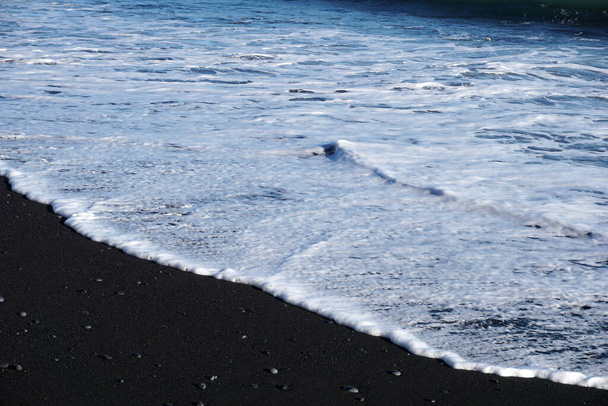 Reynisfjara - black beach in Iceland, close-up on waves - Foto, immagini