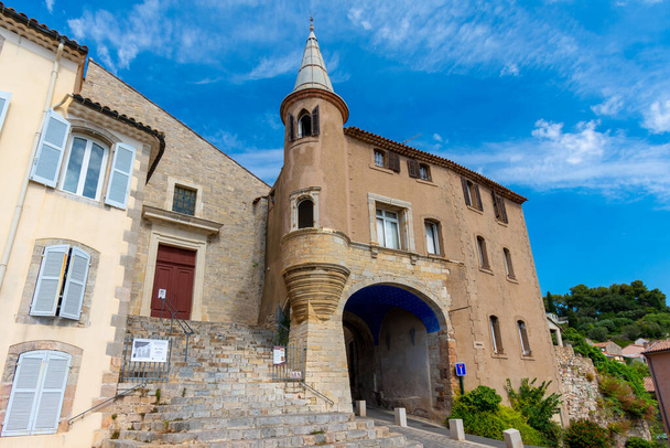 Exterior view of the Peniscola building in Hyeres, France, with its porch built in the 16th century ahead of the Saint-Paul gate - Fotó, kép