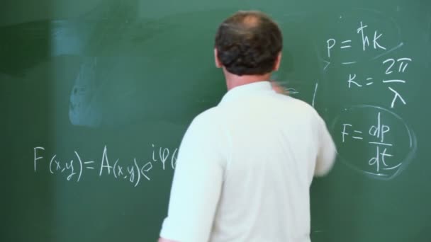 Professor cleans board with formulas - Materiaali, video