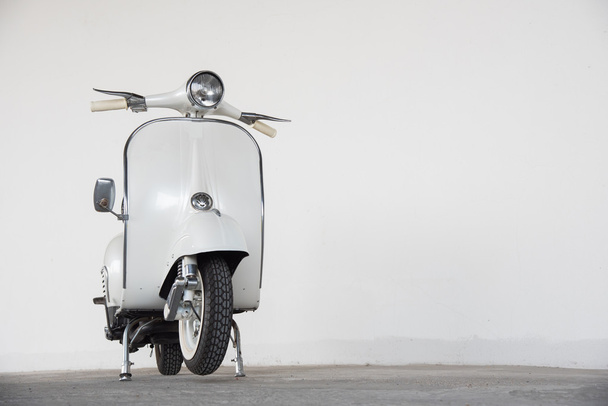 Beyaz scooter - Fotoğraf, Görsel