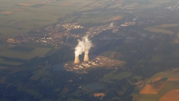 Vista aérea da central nuclear
 - Filmagem, Vídeo