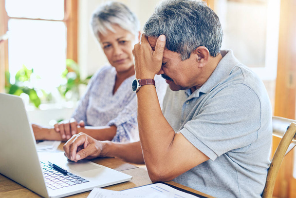 When debt becomes a reality. a mature couple looking stressed out while managing their paperwork together at home - Zdjęcie, obraz