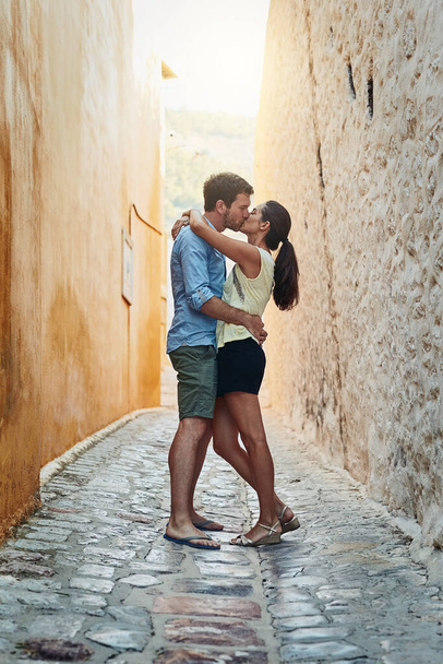 I just couldnt wait any longer for a kiss. an affectionate couple kissing outside - Foto, Imagem