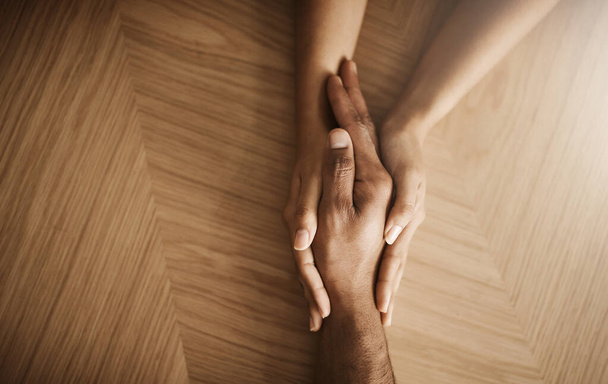 Everything will be just fine. two unrecognizable people holding hands in comfort - 写真・画像