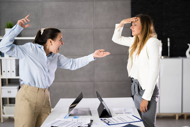 Office Quarrel. Worker Women Fighting Each Other - 写真・画像