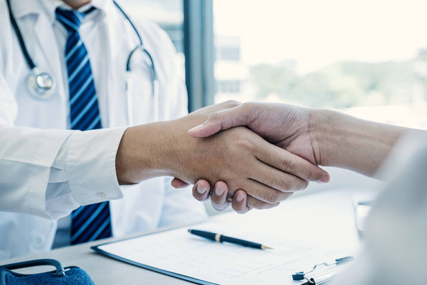 Handshake after doctor explained the health examination results to the patient, medical checkup concept. - Photo, Image