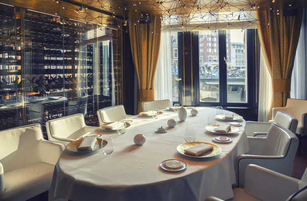 mesa em restaurante em Amsterdam hotel (Le Europe
)  - Foto, Imagem