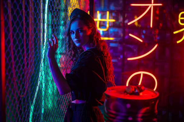 Caucasian woman posing in neon studio - Foto, imagen