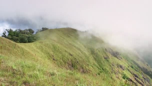 Zeitraffer-Wolke über dem Gebirge. doi mon jong mountain, chiang mai thailand - Filmmaterial, Video