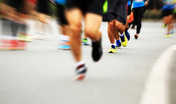 Atletas de maratón compitiendo en fitness
 - Foto, imagen