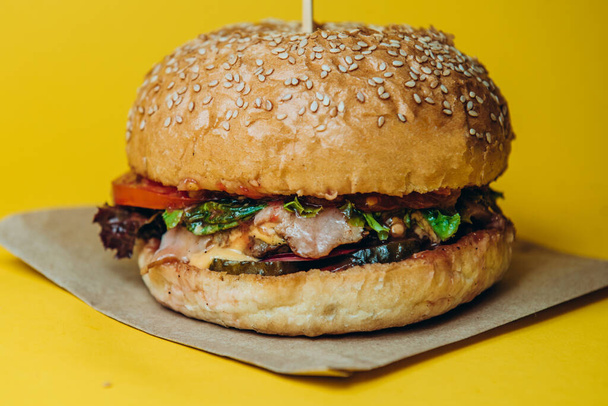 burger meat cheese fast food sandwich lunch meal - Zdjęcie, obraz