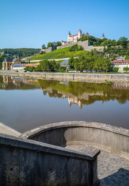 Germany, Wurzburg, the hill with the Marienberg fortress seen from the old Main Bridge - Foto, Bild