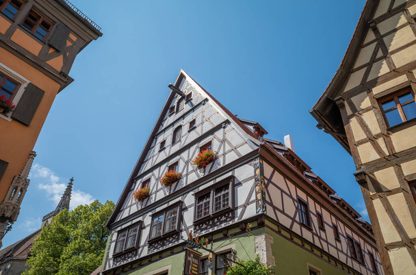 Rothenburg ob der Tauber, Germany - July 20, 2021: View of the medieval architectures of the old tow - Fotografie, Obrázek
