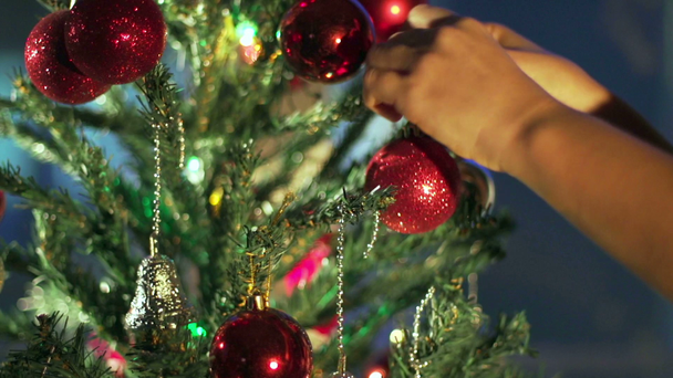 Guirnalda parpadeante. Luces del árbol de Navidad centelleando. Navidad y Año Nuevo Decoración
. - Imágenes, Vídeo