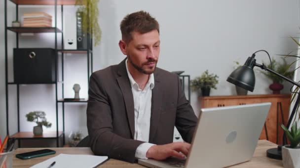 I choose you. Businessman programmer software developer working on office laptop pointing to camera, looking with happy expression, making choice, showing direction. Concentrated male freelancer man - Záběry, video