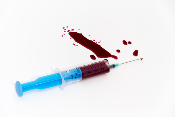 Fecskendő a piros vér teszt kutatási Hiv Aids koncepció ötlet - Fotó, kép