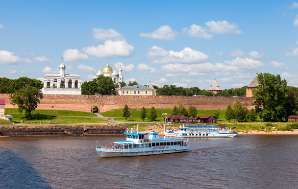 River cruise yolcu katamaran demirli Volkhov üzerinde nehir - Fotoğraf, Görsel