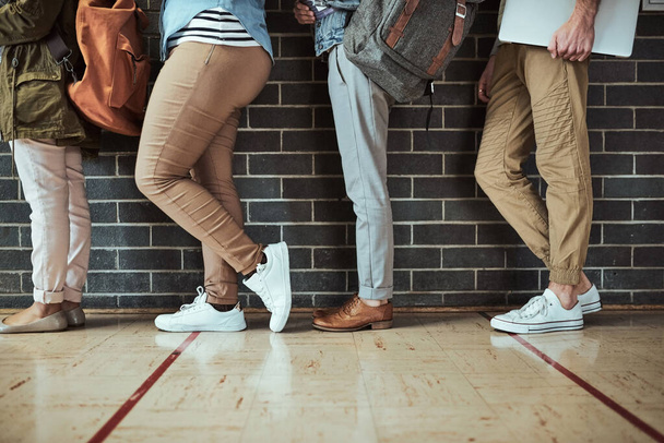 Waiting in line. a. group of unrecognizable university students standing in a campus corridor - 写真・画像