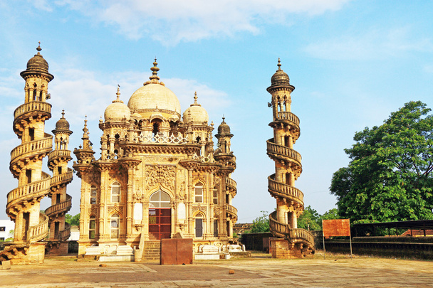 Junagadin wazirin mausoleumi, Mohabbat Maqbaran palatsi juna
 - Valokuva, kuva