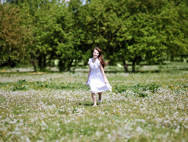 Girl in the park - Foto, Imagen