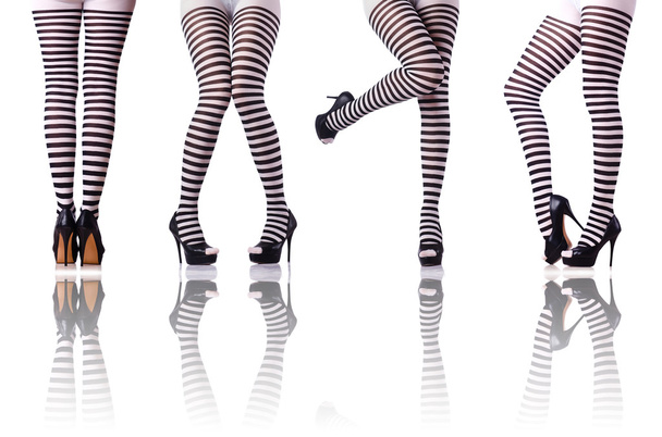 жіночі ноги ізольовані на білому тлі
 - Фото, зображення